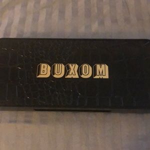 Buxom make your own pallet with bright colors.